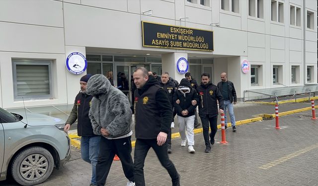 Eskişehir merkezli fuhuş operasyonunda 13 zanlı yakalandı
