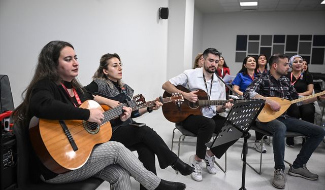 Etlik Şehir Hastanesi'nde çalışanlar müzikle buluşuyor