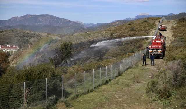 Fethiye'de makilik alanda çıkan yangın söndürüldü
