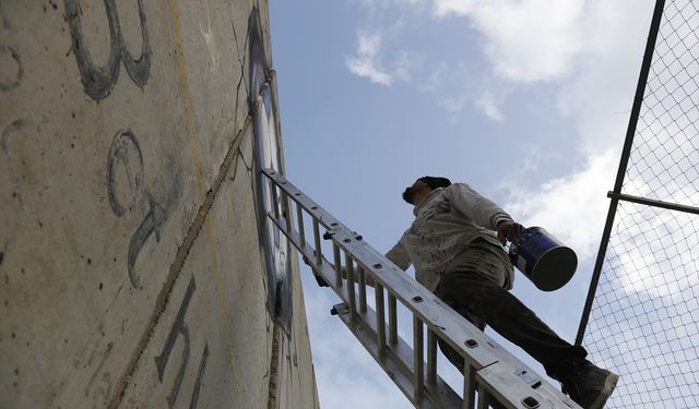 Filistinliler, Batı Şeria'daki Ayida Mülteci Kampı'nda bulunan stadyumun yıkım tehdidine sanatla direniyor