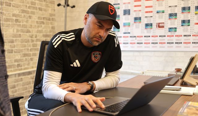 Gaziantep FK Teknik Direktörü Yılmaz, AA'nın 'Yılın Kareleri' oylamasına katıldı