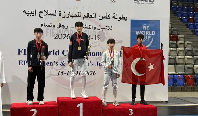 Genç milli eskrimciler Bahreyn'de şampiyon oldu