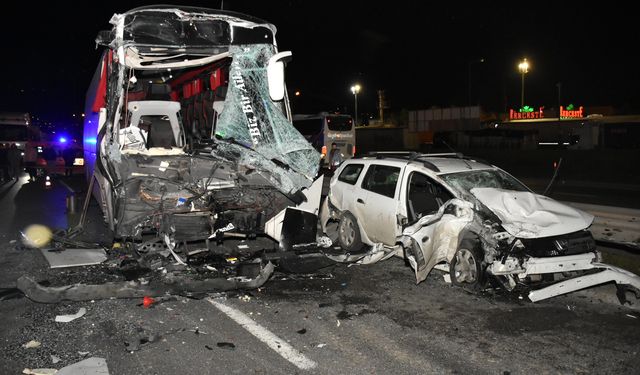 GÜNCELLEME - Anadolu Otoyolu'nun Sakarya geçişindeki kazada 1 kişi öldü, 27 kişi yaralandı