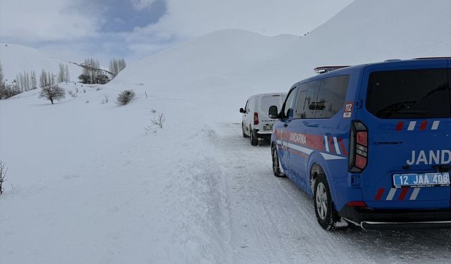 GÜNCELLEME - Bingöl'de çığ nedeniyle ulaşıma kapanan Karlıova-Yedisu kara yolu açıldı