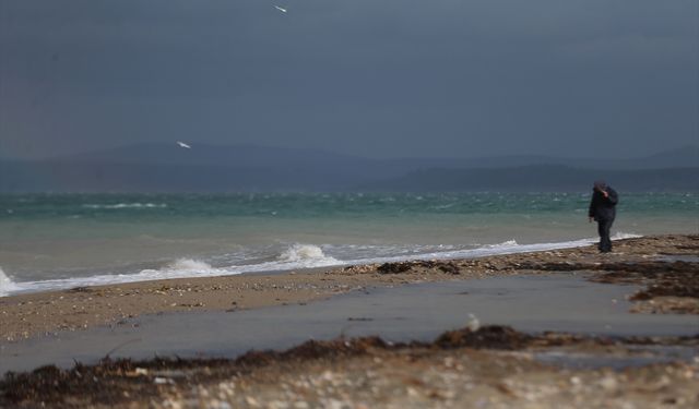 GÜNCELLEME - Çanakkale Boğazı'nda transit gemi geçişleri yeniden başladı