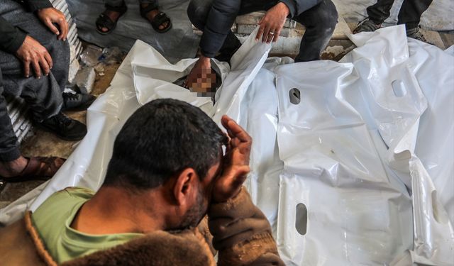 GÜNCELLEME - İsrail'in Gazze'ye düzenlediği saldırılarda 7'si aynı aileden 12 Filistinli hayatını kaybetti