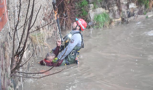 GÜNCELLEME - İzmir'de sağanak etkili oluyor