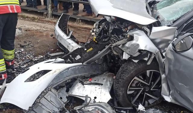GÜNCELLEME - Ordu'da iki otomobilin çarpıştığı kazada 1 kişi öldü, 4 kişi yaralandı
