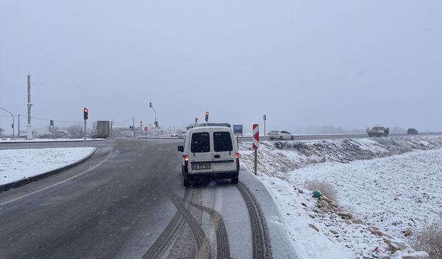 GÜNCELLEME - Şanlıurfa'da kar yağışı etkili oluyor