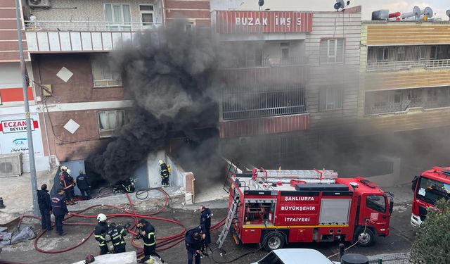 GÜNCELLEME - Şanlıurfa'da yatak deposunda çıkan yangın kontrol altına alındı