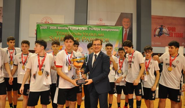 Hentbol Yıldız Erkekler Türkiye Şampiyonası'nda şampiyon Beşiktaş oldu