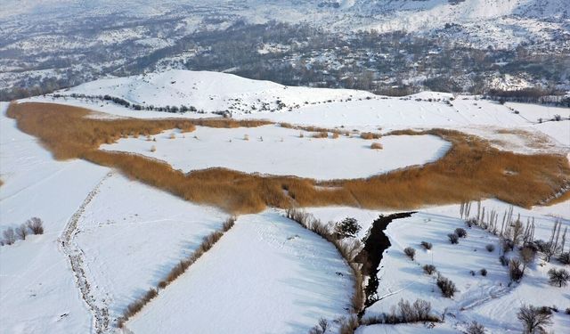 Iğdır'daki Üçkaya Gölü dondu