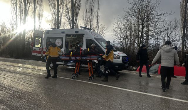 Isparta'da şarampole devrilen otomobilin sürücüsü yaralandı