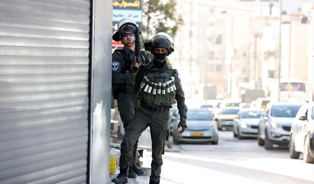 İsrail askerleri Kudüs'ün kuzeyindeki Kalendiya Mülteci Kampı'na baskın düzenledi