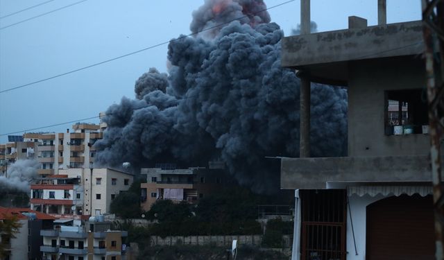 İsrail ordusu Lübnan'da saldırı tehdidinde bulunduğu 3 beldeyi hedef aldı