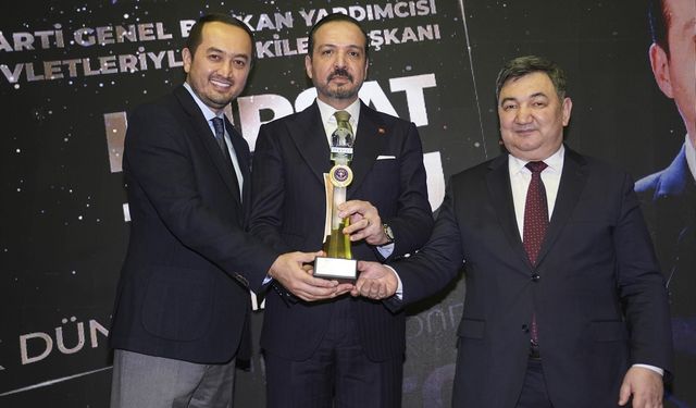 İstanbul'da '22. Uluslararası İpekyolu Yılın Altın Adamları Ödül Töreni' düzenlendi