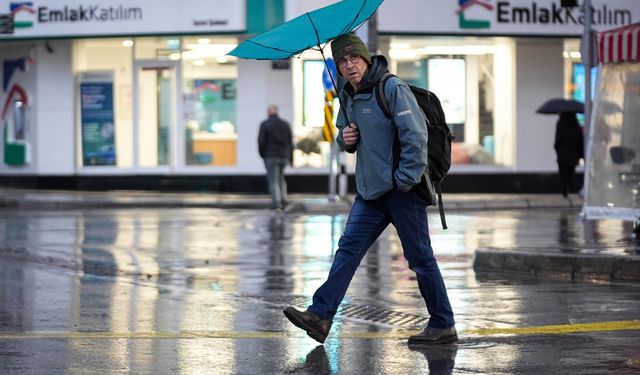 İzmir'de sağanak etkili oluyor