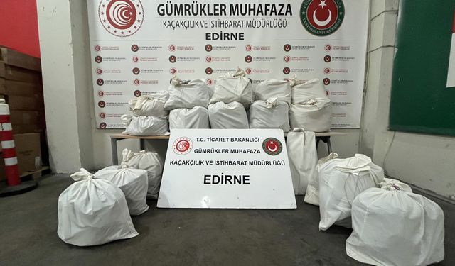 Kapıkule'de iki otomobilde 20 kilo 812 gram esrar ele geçirildi