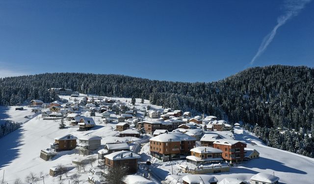 Karla kaplanan Kulakkaya Yaylası eşsiz manzarasıyla havadan görüntülendi