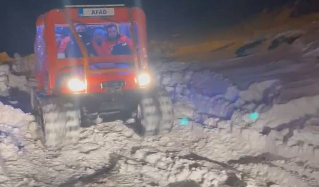 Kars'ta yolu kapanan köyde rahatsızlanan hasta, AFAD'ın '8x8 amfibi' aracıyla kurtarıldı