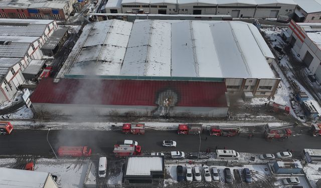 Kayseri OSB'de mobilya fabrikasında çıkan yangın kontrol altına alındı