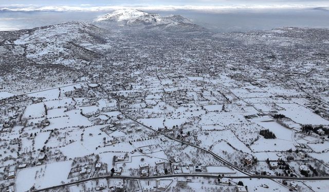 Kayseri'nin kar altında kalan tarihi ve doğal güzellikleri dronla görüntülendi