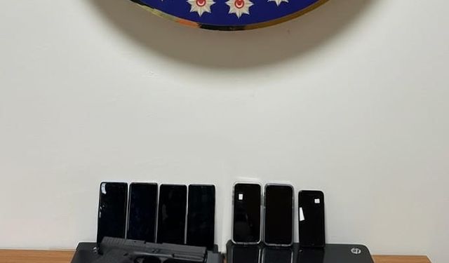 Kırşehir merkezli dolandırıcılık operasyonunda yakalanan 2 zanlı tutuklandı