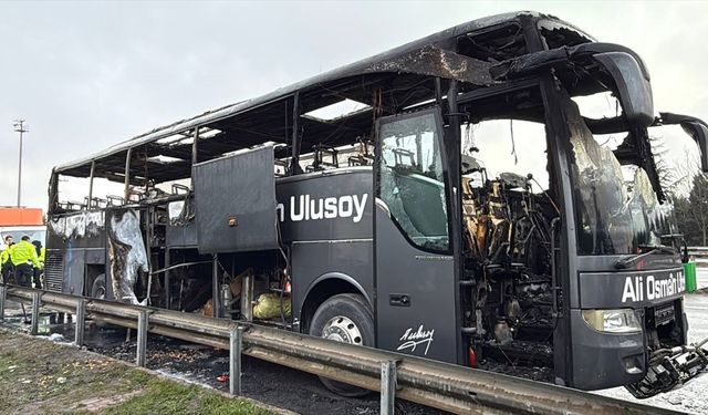 Kocaeli'de yolcu otobüsü yangında kullanılamaz hale geldi
