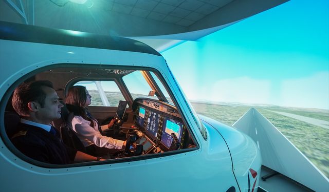 'Mektepli' kadın pilotlar THK Üniversitesinde yetişiyor