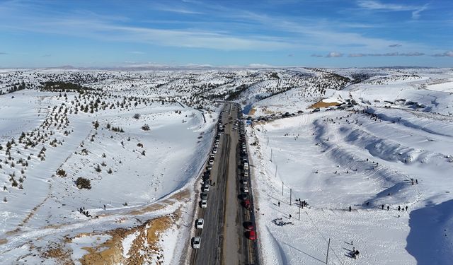 Mersin'in beyaza bürünen Sertavul Yaylası tatildeki çocukları ağırlıyor