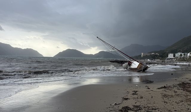 Muğla'da fırtına ve sağanak etkili oluyor