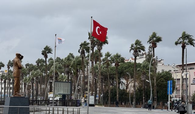 Muğla'da fırtınamsı rüzgar etkili oluyor