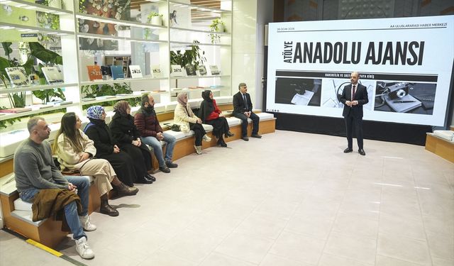 Öğretmenlerden AA İstanbul Uluslararası Haber Merkezine ziyaret