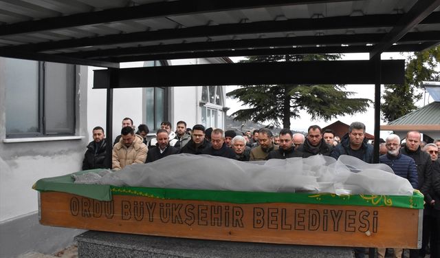 Ordu'da trafik kazasında hayatını kaybeden genç kadının cenazesi defnedildi