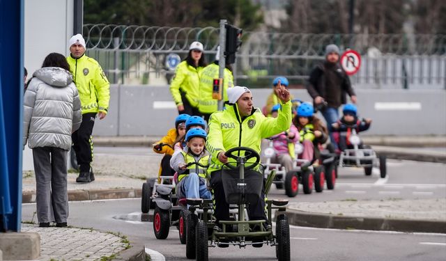 Oyak Renault çalışanlarının çocuklarına uygulamalı trafik eğitimi
