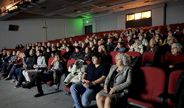'Parçalanmış Ailelerin Öyküsü-85 Yıl Sonra Girit'te Buluşma' belgeseli Mersin'de izleyiciyle buluştu