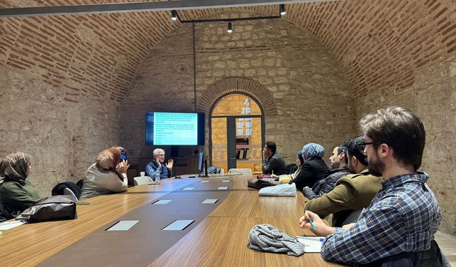 Prof. Dr. Süleyman Berk, 'Osmanlı Kitabelerini Keşfetmek' atölyesinin ikincisini gerçekleştirdi