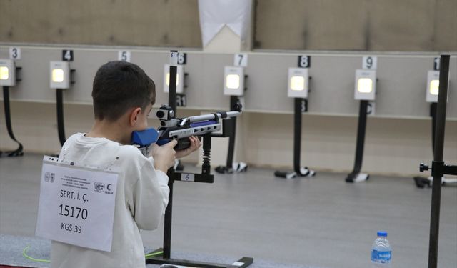 Sakarya'da 'Havalı Silahlar' ile 'Türkiye Yıldızlar Ligi Karate' müsabakaları düzenleniyor