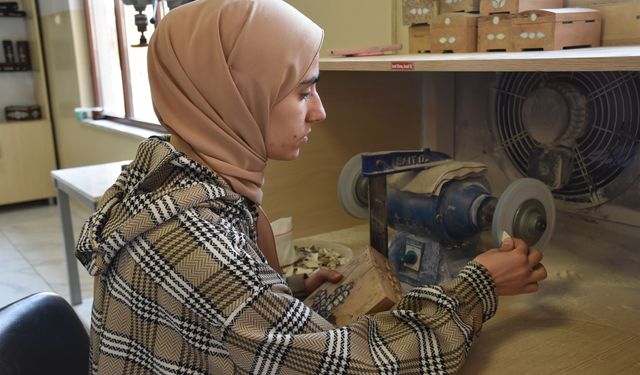 Sedef işlemeciliği Gaziantepli kadınların elinde geleceğe taşınıyor