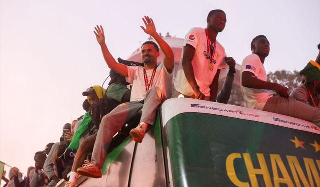 Senegal Milli Takımı, Dakar'da şampiyonluk turu attı