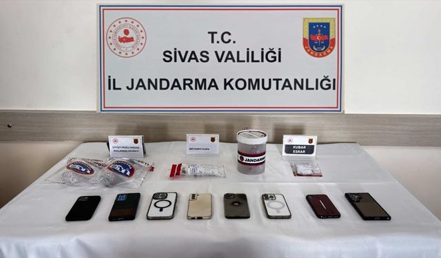 Sivas merkezli uyuşturucu operasyonunda yakalanan 5 zanlı tutuklandı