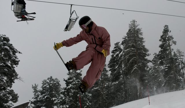Snowboard tutkunları Sarıkamış'ta buluştu