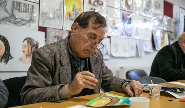 Tazelenme Üniversitesi ile 60 yaşından sonra üniversiteli oldular