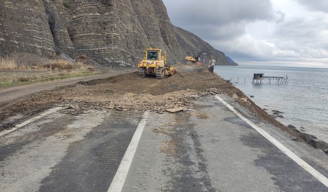 Tekirdağ'da heyelan nedeniyle Gaziköy-Uçmakdere yolu trafiğe kapatıldı