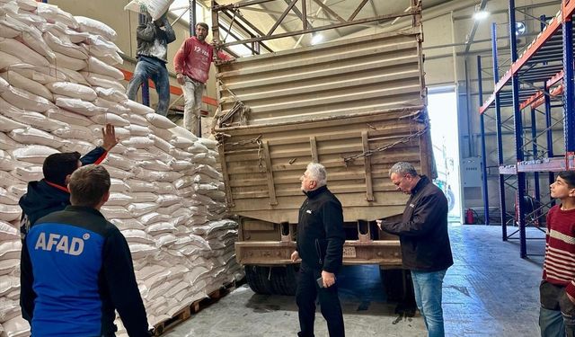 Türkiye, Aynularab'a 11 tır insani yardım malzemesi sevk etti