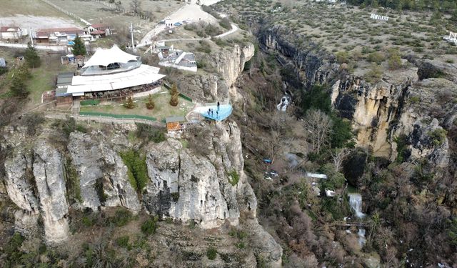 Türkiye'nin ilk cam seyir terası geçen yıl 172 bin 570 kişiyi ağırladı