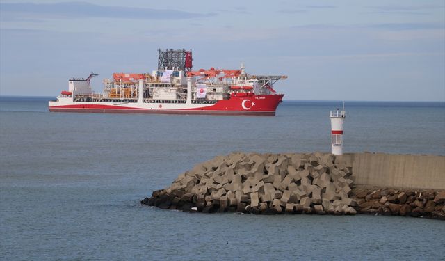 Ultra derin deniz sondaj gemisi 'Yıldırım' Filyos Limanı'nda