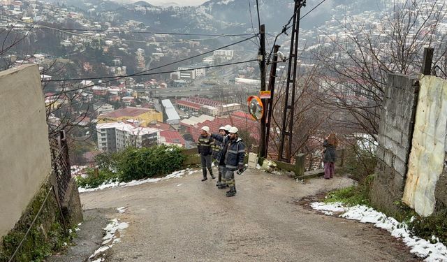 Zonguldak'ta bir ev heyelanda zarar gördü