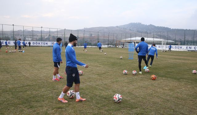 6 ŞUBAT DEPREMLERİNİN ÜÇÜNCÜ YILI - Depremde 14 sporcusunu kaybeden İstiklalspor, sahadaki başarısıyla kente umut oluyor