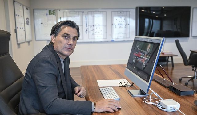 A Milli Futbol Takımı Teknik Direktörü Vincenzo Montella, AA'nın 'Yılın Kareleri' oylamasına katıldı
